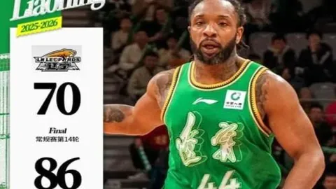 鹏城新篇章启幕！周定洋身着战袍亮相，新球衣映照未来辉煌起点！🌟🔥